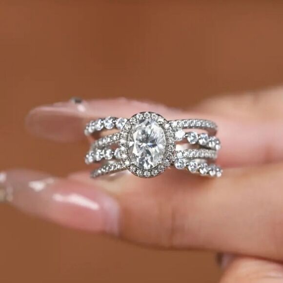 Elegant Halo diamond wedding ring sz 7 - Picture 4 of 5